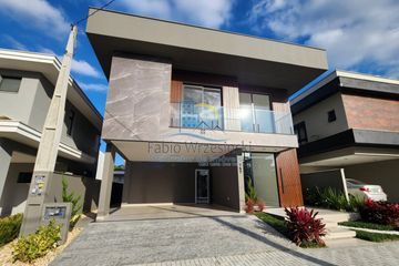 Compre Casa com 2 Quartos, 225 m² por R$ 2.250.000 em Vila Nova, Joinville - SC.