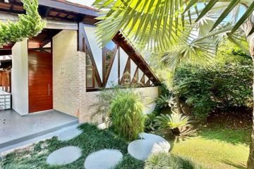 Compre Casa com 5 Quartos, 345 m² por R$ 1.510.000 em Recanto Impla, Carapicuíba - SP.