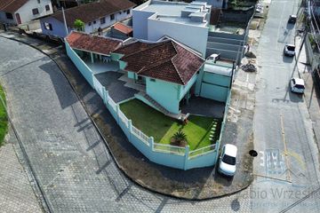 Compre Casa com 1 Quarto, 108 m² por R$ 590.000 em Itaum, Joinville - SC.